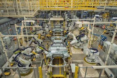 透過聯(lián)想兩大樣板工程，解析5G全連接工廠建設(shè)指南